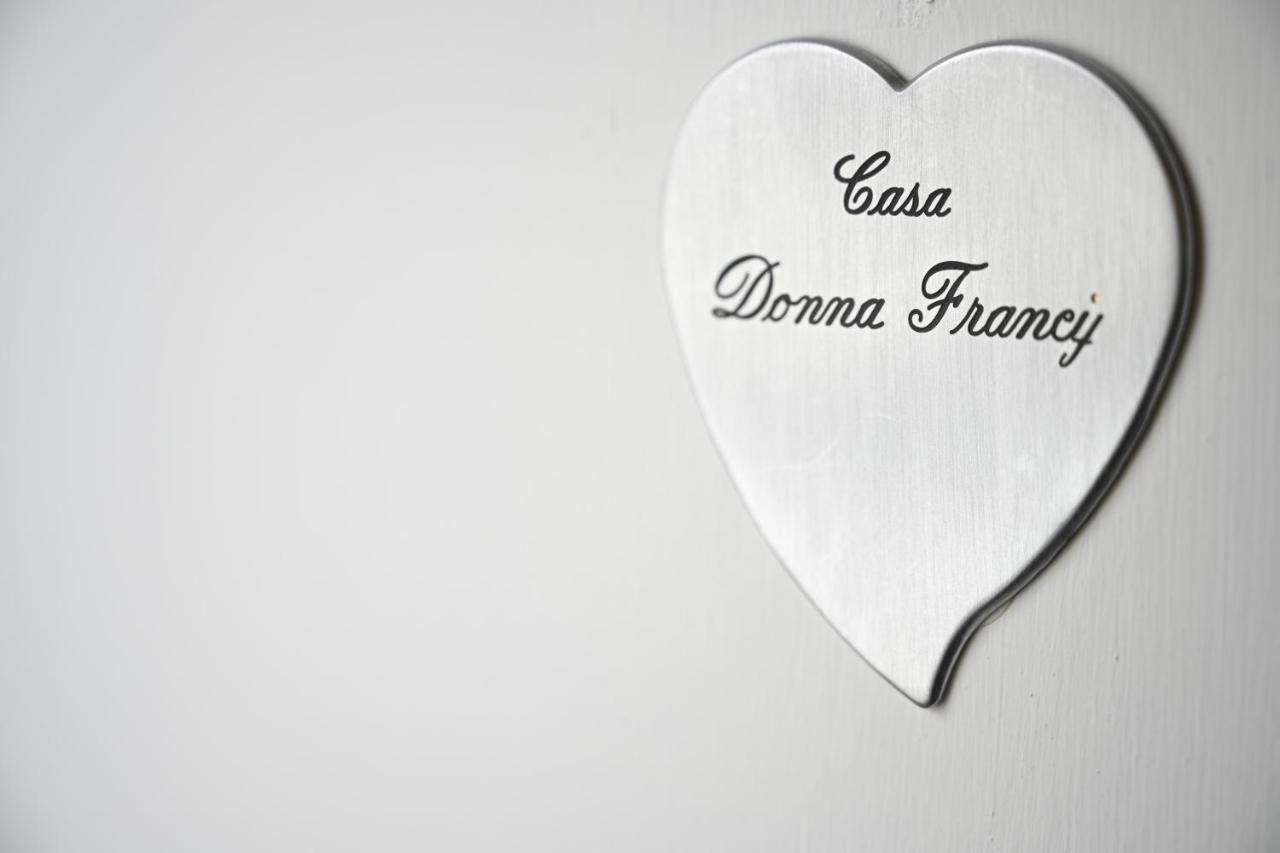Casa Donna Francy City Center Napels Buitenkant foto